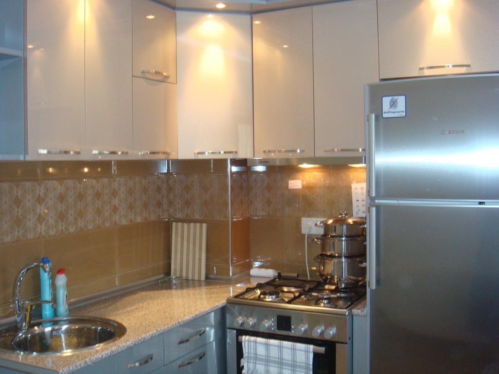 Nino Apartment On Pirosmani Batumi Cameră foto
