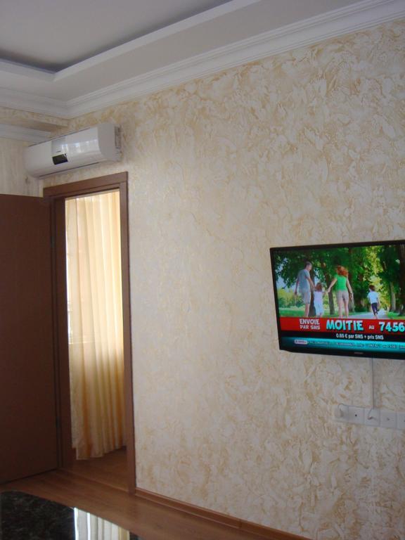 Nino Apartment On Pirosmani Batumi Cameră foto